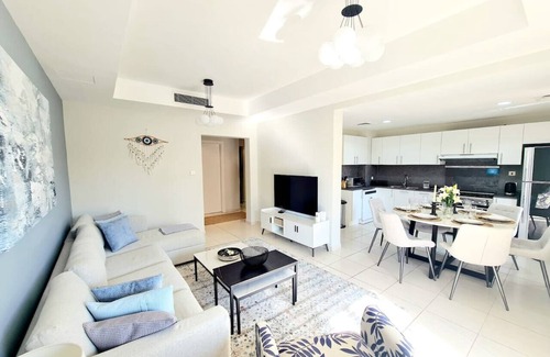 Emirates Hills Apartamento | Sunrise Homes - Spring Villa with Private Pool for 5 Guests