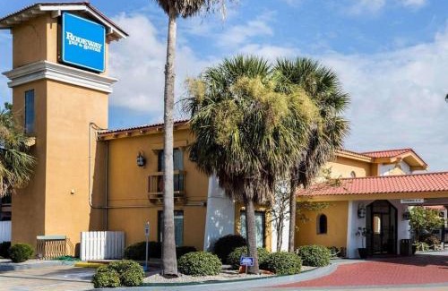 West Lake Forest Hotel | Sunrise Inn & Suites New Orleans