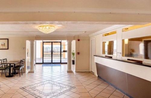 West Lake Forest Hotel | Sunrise Inn & Suites New Orleans