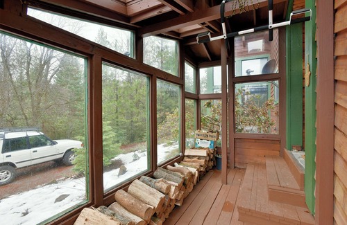Weed Casa | Sunrise Lodge, A Mountain top home with Mt. views.