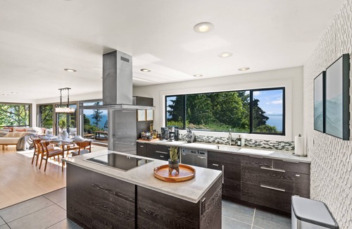 Rollingbay Casa | Sunrise Oasis | Water View | Family & Dog friendly