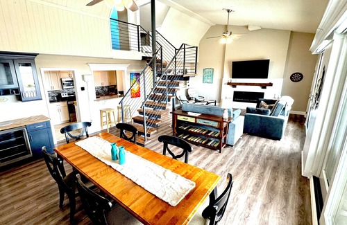 South End Condominio | Sunrise Ocean and Sunset Bay Views 3-bd, 2.5 bath, PENTHOUSE with elevator!
