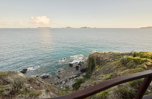 East End Apartamento | Sunrise Oceanview Suite in BVI