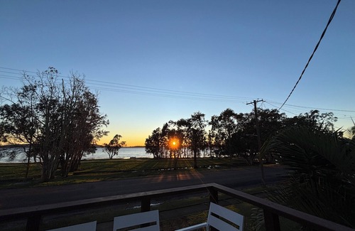 Lemon Tree Passage Casa | Sunrise on the Water - Charming Waterfront Retreat