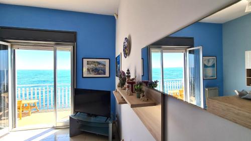 Praiola Apartamento | Sunrise on the sea