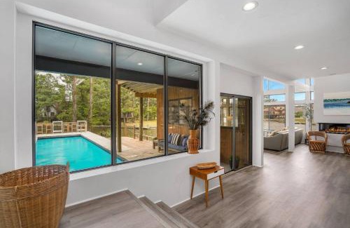 Deep Hole Casa | Sunrise Shore - Waterfront with private pool & hot tub!
