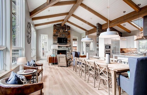 Christie Heights Casa | Sunrise Ski Haus 4 Bedroom Home by RedAwning