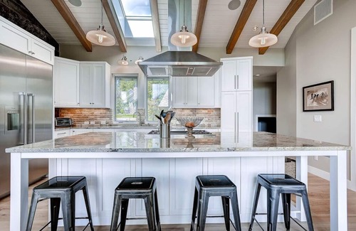 Christie Heights Casa | Sunrise Ski Haus 4 Bedroom Home by RedAwning