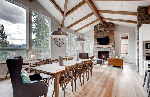 Christie Heights Casa | Sunrise Ski Haus 4 Bedroom Home by RedAwning