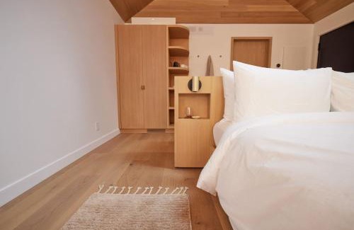 Algonquin Highlands Casa | Sunrise Soaker at Dimensions - Cabin Four