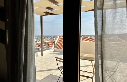Nea Makri Apartamento | Sunrise Studio with unhindered view to the sea.