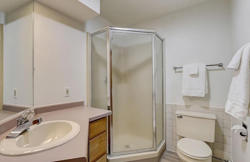 Lake Delton Casa | Sunrise Suites - Lakefront - Location Location