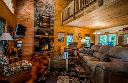 Sautee Nacoochee Casa | Sunrise Summit | Deluxe 2BR 2.5BA Cabin | Mountain View | Private | Hot Tub in Sautee Nacoochee, Georgia