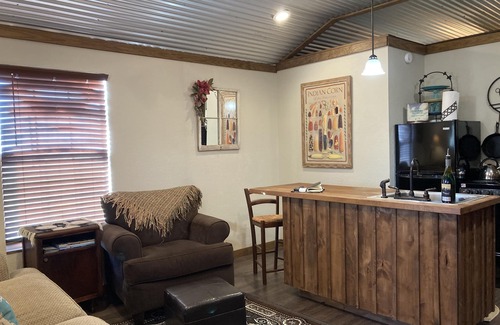 McLennan County Cabina | Sunrise Sunset Peaceful Country Cabin