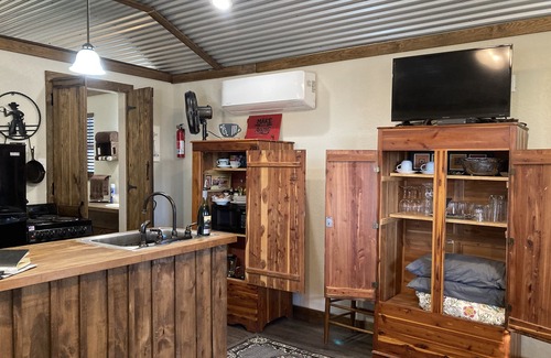 McLennan County Cabina | Sunrise Sunset Peaceful Country Cabin