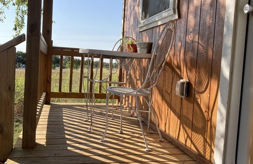 McLennan County Cabina | Sunrise Sunset Peaceful Country Cabin