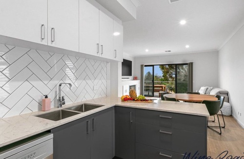 Christies Beach Casa | Sunrise to Sunset Getaway by Wine Coast Holidays