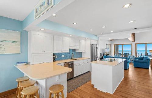 Pawleys Island Casa | Sunrise to Sunset Oceanfront Home with Creek Dock