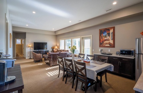 West Kelowna Estates Casa | Sunrise Valley Suite