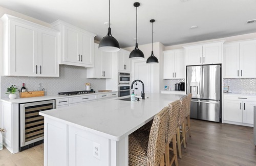 Bayside Casa | Sunrise Views at Bayside | 5BR Waterfront Home w/ Deck, Pools & Tennis