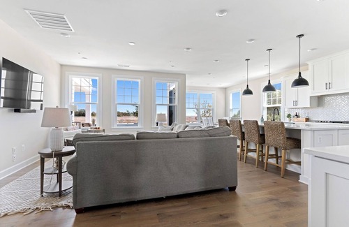 Bayside Casa | Sunrise Views at Bayside | 5BR Waterfront Home w/ Deck, Pools & Tennis