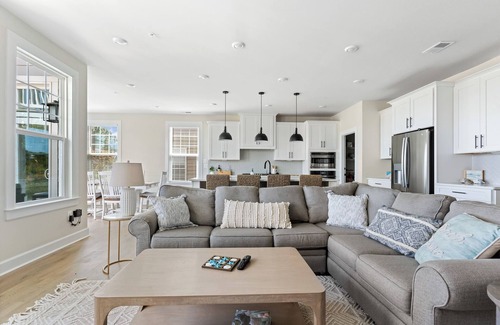 Bayside Casa | Sunrise Views at Bayside | 5BR Waterfront Home w/ Deck, Pools & Tennis