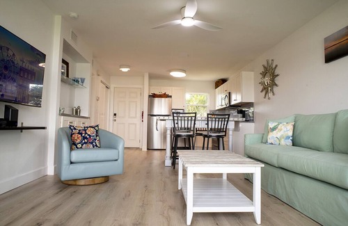Boca Grande Condominio | Boca Grande Waterfront Condo overlooking Marina & Stunning Sunrises~Pool, WiFi