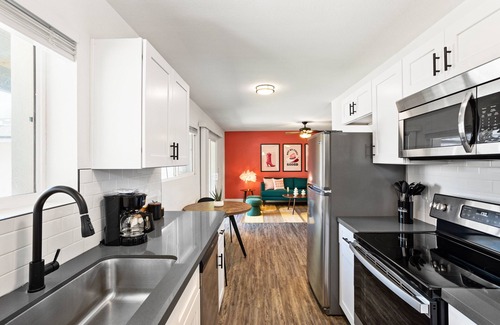 South Scottsdale Cabaña | Sunrise Vista-walk to Downtown Old Town & Bars!