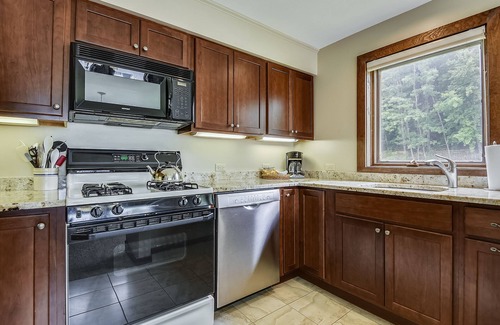 Central Vermont- Killington Condominio | Sunrise West Glade K1 ski on ski off with a wonderful community sports center.