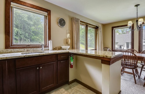 Central Vermont- Killington Condominio | Sunrise West Glade K1 ski on ski off with a wonderful community sports center.