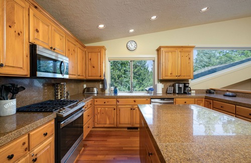 Sunriver Casa | 3 King Masters, sala de literas, SLEEPS 12, en 14th Green, pases SHARC, 4 camas / 4. 5 baños