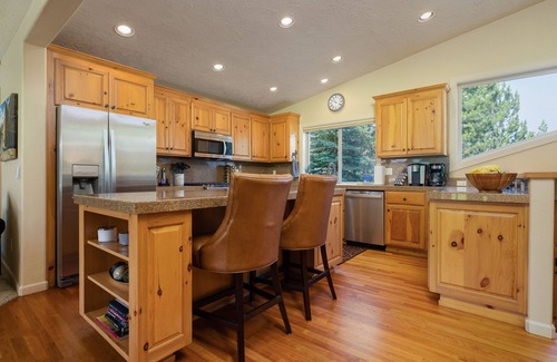 Sunriver Casa | 3 King Masters, sala de literas, SLEEPS 12, en 14th Green, pases SHARC, 4 camas / 4. 5 baños