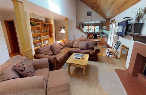 Overlook Park Casa | 13 Rhododendron Lane: 3 BR / 2. 5 BA en casa en Sunriver, capacidad para 7