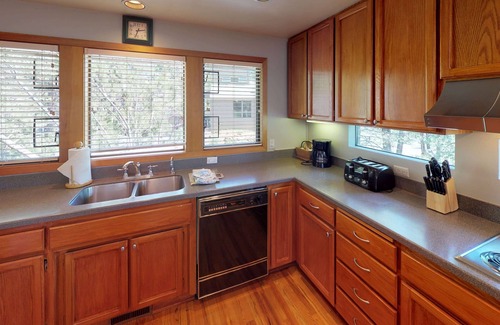Overlook Park Casa | 13 Rhododendron Lane: 3 BR / 2. 5 BA en casa en Sunriver, capacidad para 7