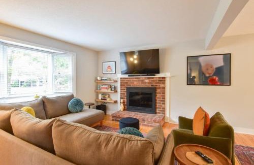 North Eastham Casa | Sunroom Expansive Patio Fenced Yard
