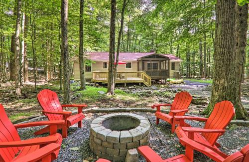 Locust Lake Village Casa | Sunroom, Fire Pit and Sauna Lake Locust Village Gem