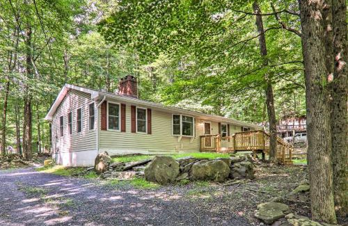Locust Lake Village Casa | Sunroom, Fire Pit and Sauna Lake Locust Village Gem