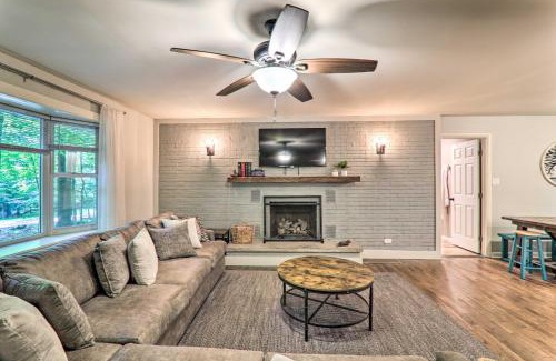 Locust Lake Village Casa | Sunroom, Fire Pit and Sauna Lake Locust Village Gem