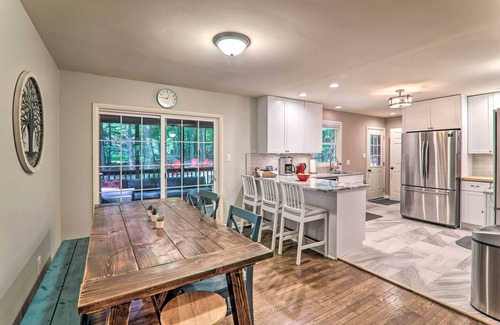 Locust Lake Village Cabina | Sunroom, Fire Pit + Sauna: Lake Locust Village Gem