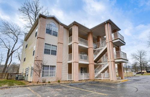 Branson Apartamento | Sunroom, Fireplace Lakefront Branson Condo