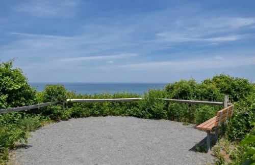 East Dennis Casa | Sunroom, Spacious Deck, 8 Mins to Mayflower Beach!