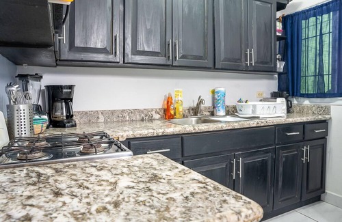 Half Moon Bay Casa | SUNsational Steps to Sea ~ 2 bedroom - West End, Half Moon Bay Starlink
