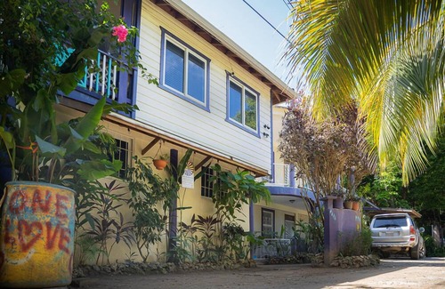 Half Moon Bay Casa | SUNsational Steps to Sea ~ 2 bedroom - West End, Half Moon Bay Starlink