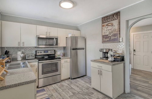Southgate Casa | Sunseeker Bungalow-Great location to all things Sarasota