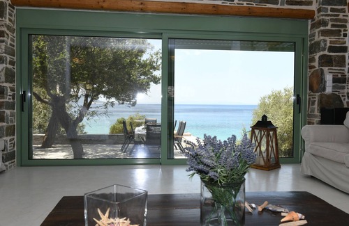Karystos Villa | Sunsenses villa with private beach