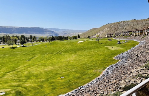 Quincy Condominio | Sunserra at Crescent Bar - on Golf Course - Amazing Columbia River views