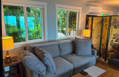 Kingston Casa | Sunset and Cedar
