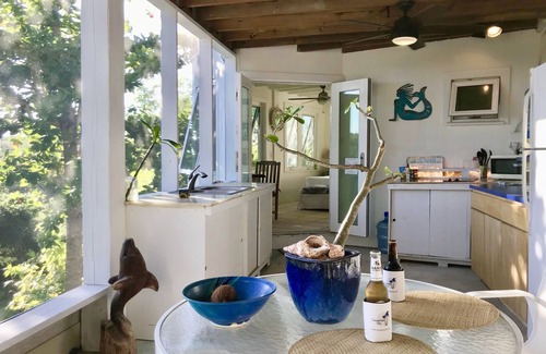 Governor's Harbour Apartamento | Sunset apartment at Casuarina Bay, beachfront with western sunset views