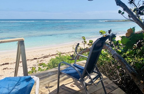 Governor's Harbour Apartamento | Sunset apartment at Casuarina Bay, beachfront with western sunset views