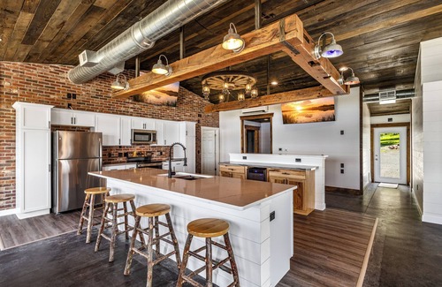 Brill Cabina | Sunset Bay Lodge- Gruenhagen Bay